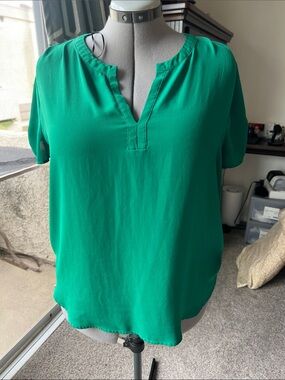 Pleione Emerald Green Split-Neck Short Sleeve Blouse